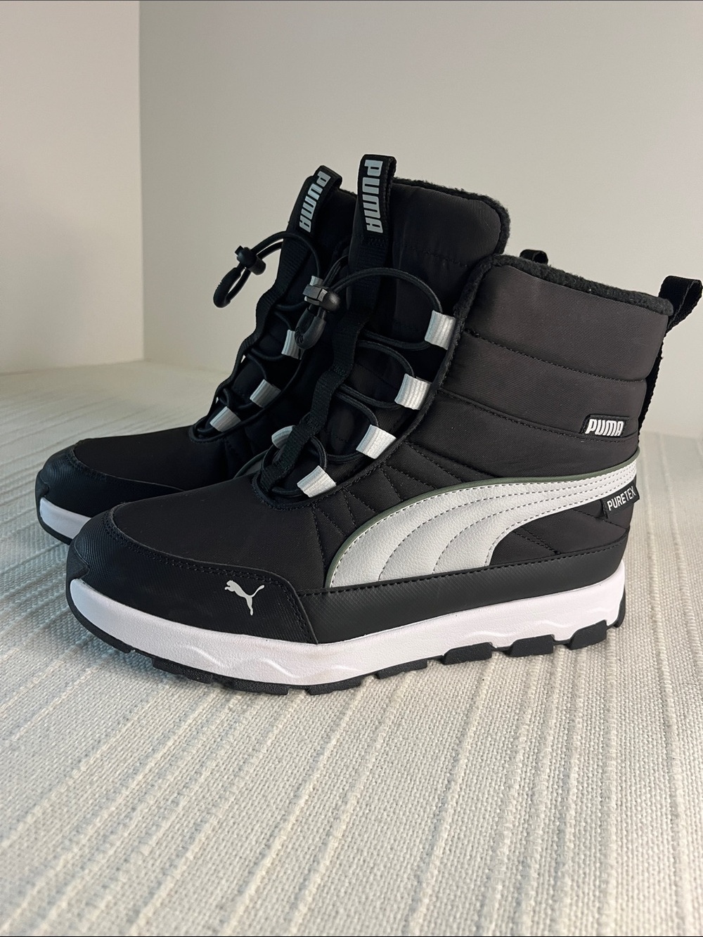 Puma Women's Black & White Insulated Ankle Boots size 6, NWOT never worn,
